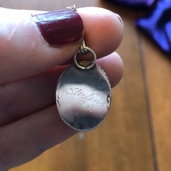 Genuine Amber and sterling silver pendant w/chain. - Picture 5 of 5